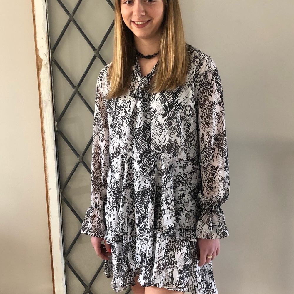 Mud Pie Snake print S flowy dress